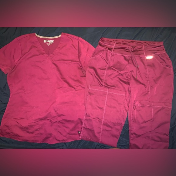 5 sets of used scrubs - Picture 8 of 16